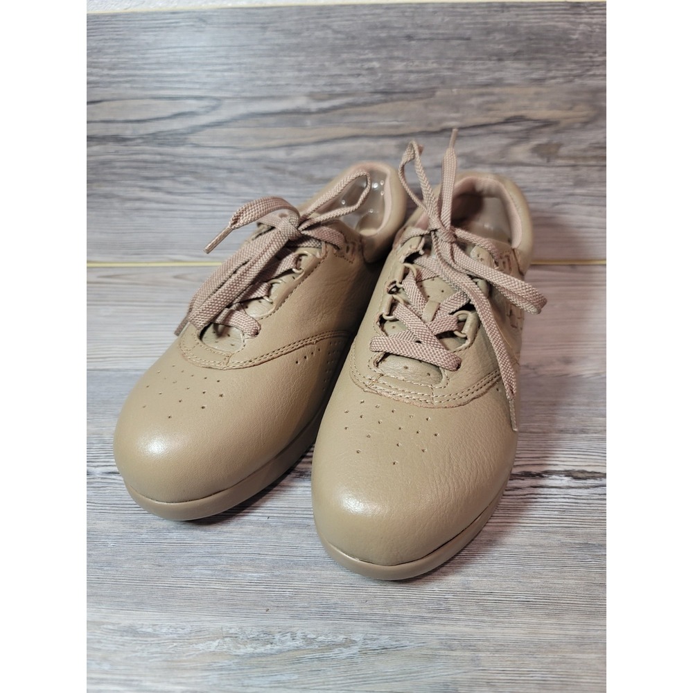 Supremes Woman's Soft Sports Cushion New Beige Size 6 wide